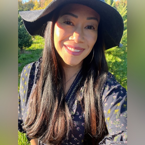 ⭐️ How to BOOKMARK my closet ⭐️ - Picture 3 of 8